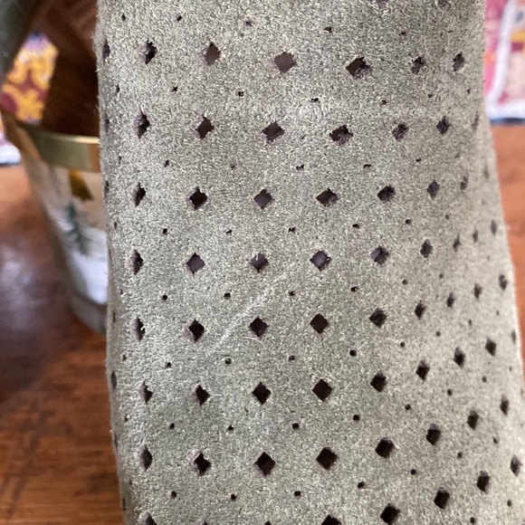 Earth Keren Olive Green Bootie - Picture 14 of 14